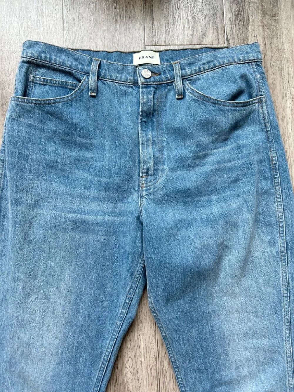 Frame True Straight Leg Jeans Riverwalk Medium Wash Size 32 LIKE NEW - Picture 3 of 10